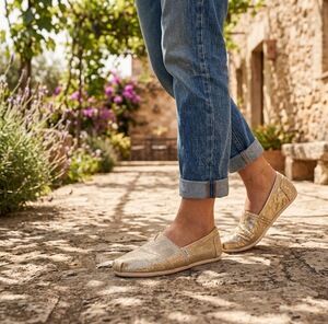 TOMS Classic Alpargata Gold Shimmer Metallic Slip-On Flats Women's Size 7.5